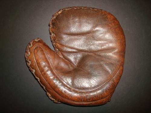 Early 1900's Spalding Dark Brown Crescent Basemitt Front